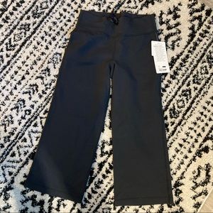 Lululemon Crop Pants NEW WITH TAGS; Size 4.